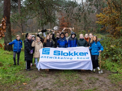 ‘Alles voor de natuur!’ Kinderen planten nieuwe boompjes in Harderwijk