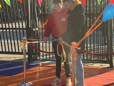 Profvoetballer Bram van Polen opent multisportveld bij RSG Slingerbos 