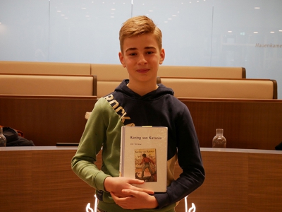 Tim Bonestroo (12) uit Nunspeet wint de voorleeswedstrijd Read2Me!