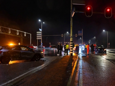 Botsing tussen twee personenauto's op de Ceintuurbaan in Harderwijk