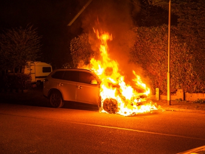 Geparkeerde auto in brand in Harderwijk