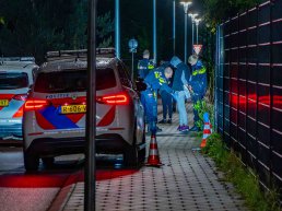 Man gestoken in been op station Harderwijk, politie houdt vier mannen aan