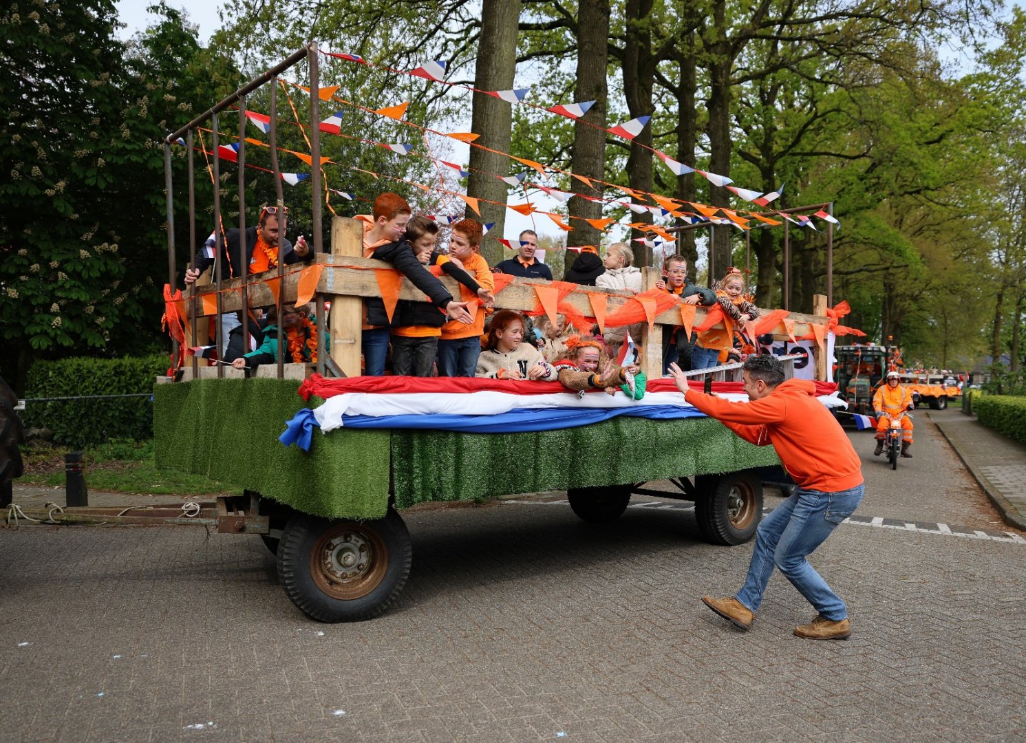 Foto's optocht Koningsdag Hierden 2024