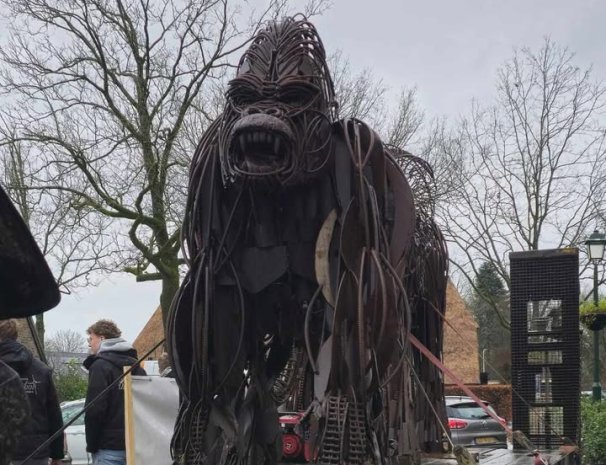 De olifant en de gorilla zijn gesignaleerd in Vledder