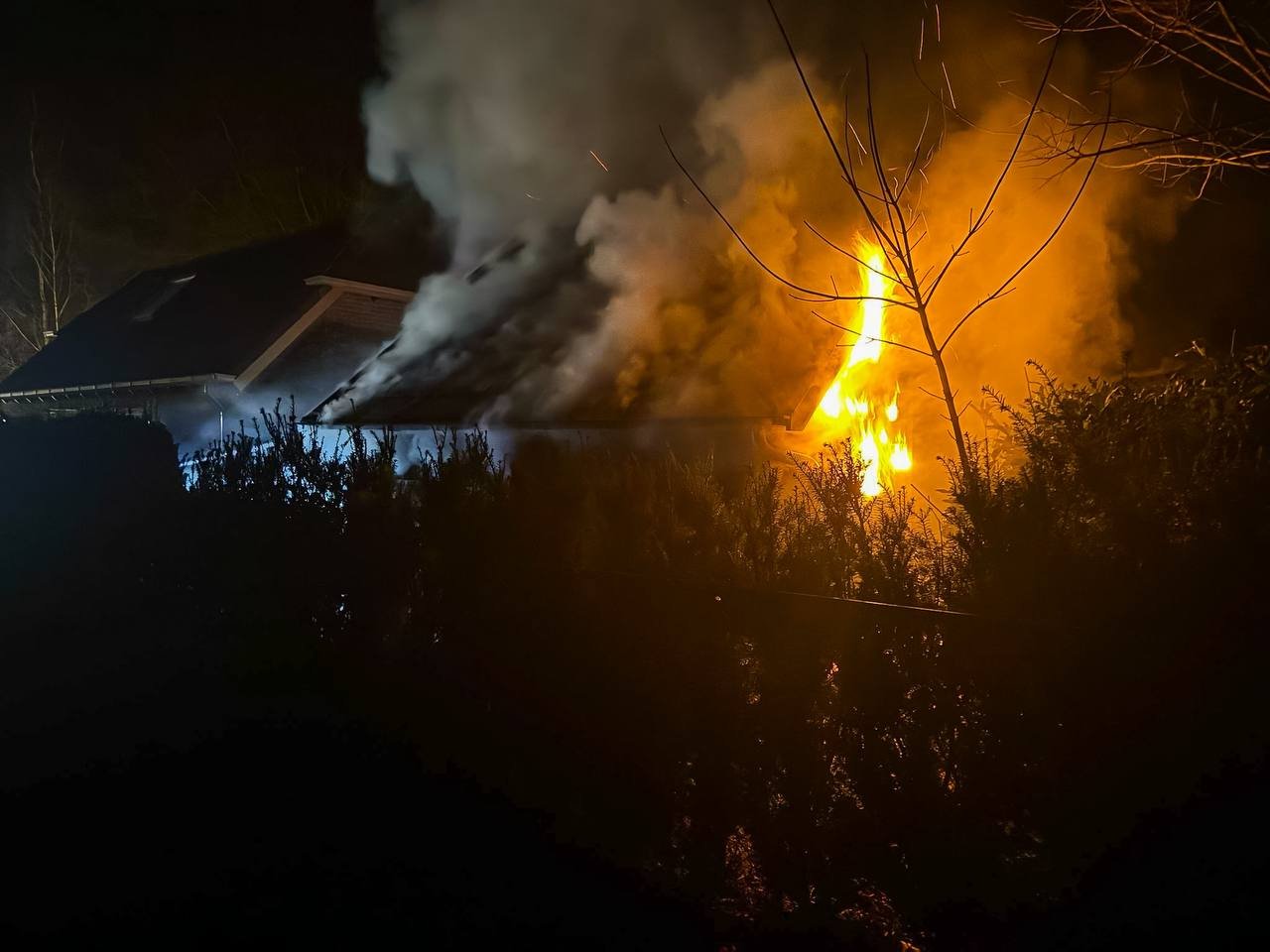 Schuur zwaar beschadigd door brand in Hierden
