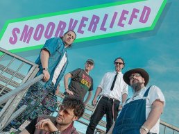 Smoorverliefd brengt iconisch Doe Maar-album naar Poppodium Estrado