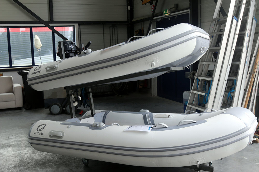 Showroom boten verkoop bij Harderwijk Maritiem
