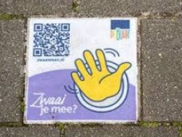 15 jaar Present – stichting viert jubileum door samen te zwaaien