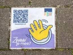 15 jaar Present – stichting viert jubileum door samen te zwaaien