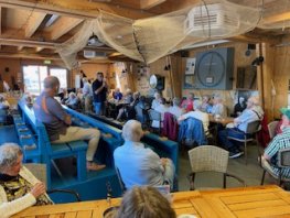 Rotary trakteert Zonnebloem