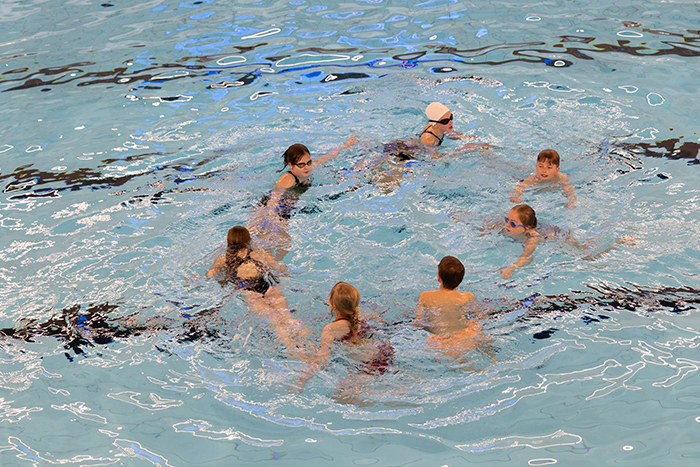 Leuke en sportieve workshop en show synchroonzwemmen op vrijdag 27 juni in zwembad de Zanderij in Er