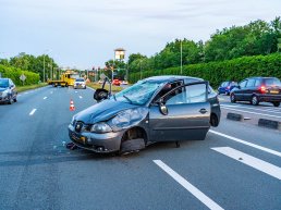 Bestuurder vlucht na heftige crash op Knardijk bij Harderwijk