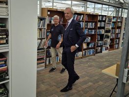 Burgemeester Joon bezoekt Lions boekenmarkt in Harderwijk