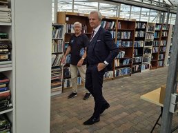 Burgemeester Joon bezoekt Lions boekenmarkt in Harderwijk