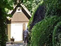 Onkruid branden eindigt in vlammenzee in Hierden