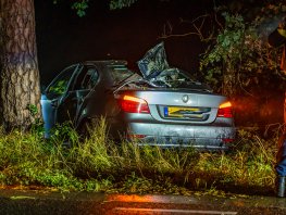 Auto belandt in bossages na eenzijdig ongeval in Ermelo