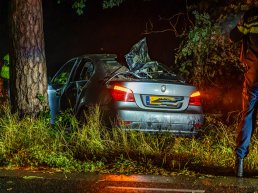 Auto belandt in bossages na eenzijdig ongeval in Ermelo
