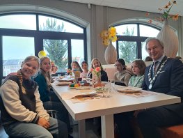 Groep acht Alfons Ariëns ontbijt met burgemeester