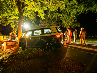 Elektrische bus raakt van de weg in Hulshorst: niemand gewond