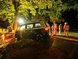 Elektrische bus raakt van de weg in Hulshorst: niemand gewond