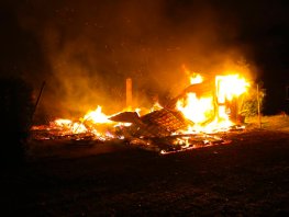 Bungalow gaat in vlammen op in Elspeet