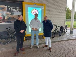 Automobilisten laden zichzelf op en gaan daarna ongestoord onderweg bij tankstation Stadsdennen in Harderwijk