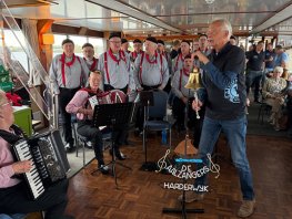 Stralende gezichten tijdens 53e Lions Boottocht voor ouderen