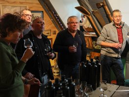 Aqua Anguilla: paling ontmoet roggejenever: Lancering Palingborrel in museum Dries van den Berg & Zn.