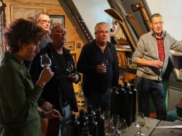 Aqua Anguilla: paling ontmoet roggejenever: Lancering Palingborrel in museum Dries van den Berg & Zn.