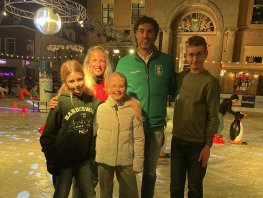 18e Harderwijk op IJs feestelijk geopend: Viking geeft 180 kinderen schaatslessen