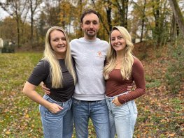 Harderwijkse broer en zussen beklimmen Alpe d’HuZes voor hun moeder: “Haar kracht is onze grootste inspiratie”