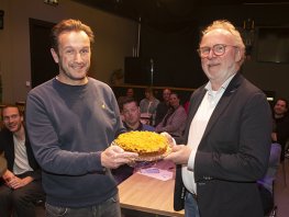 Gerwin Tromp ontvangt allereerste Gouden Appeltaart