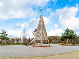 Speeltoestel in Crescentpark Harderwijk beklad met hakenkruizen; politie zoekt dader