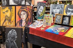 Ernsten met “popkoppen”op vintage music market in de Mess