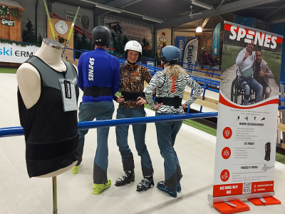 Delphindoorski verkooppunt van Spines: een rugbeschermer biedt zekerheid tijdens de wintersport