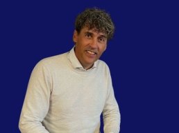 Hoofdtrainer Michael van de Berg vertrekt na dit seizoen bij v.v. Hierden