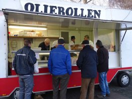 Oliebollen bij Harderwijks Mannenkoor