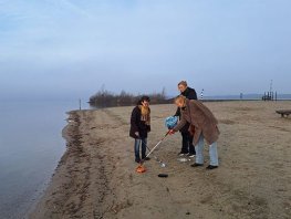 Coffeeshop trakteert trouwe raapsters zwerfvuil Strandeiland en binnenstad op etentje 