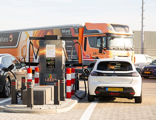 Niet te missen op de weg: de elektrische Mercedes e-Actros van JobTrans