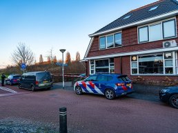 Politieonderzoek bij woning aan Rapdreef; forensische teams ter plaatse