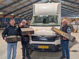 OrigineelPakket.nl en relaties doneren kerstpakketten aan de Voedselbank