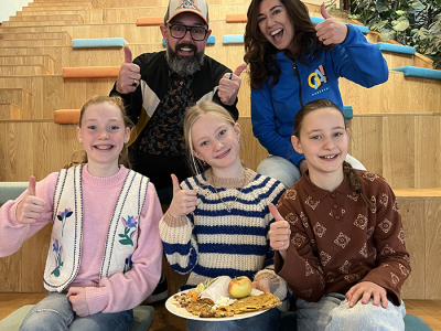 Winnaars groentechallenge koken er op los met tv-kok Ramon Brugman