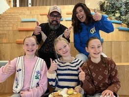 Winnaars groentechallenge koken er op los met tv-kok Ramon Brugman