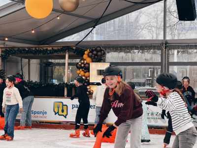 Van den Brink Onroerend Goed stopt als hoofdsponsor schoolschaatsen in Ermelo ‘Als de politiek zich ermee bemoeit, is het ons ding niet meer’