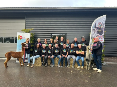 Dakdekker komt in actie voor Alpe d’HuZes