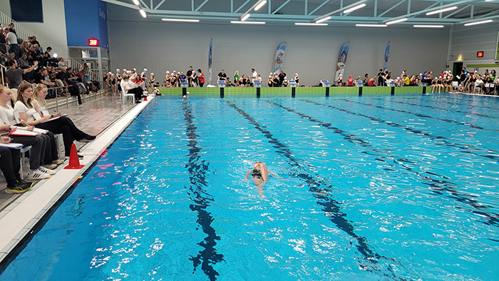 Synchroonzwemmers leveren mooie prestaties op de derde minibeatwedstrijd in Zwolle