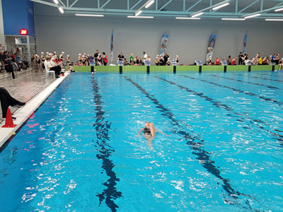 Synchroonzwemmers leveren mooie prestaties op de derde minibeatwedstrijd in Zwolle