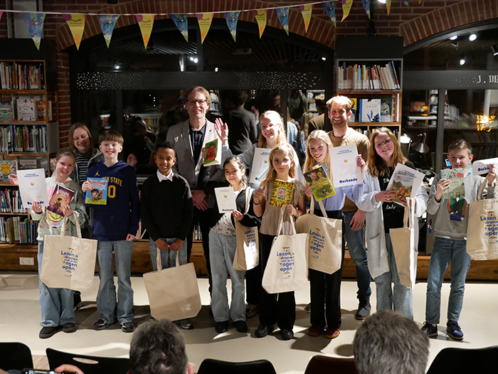 Thom Wormsbecher en Zeynep Azra Özdemir winnen de Voorleeswedstrijd in Harderwijk