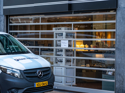 Inbraak bij juwelier in Smeepoortstraat, daders vluchten in Volkswagen Golf