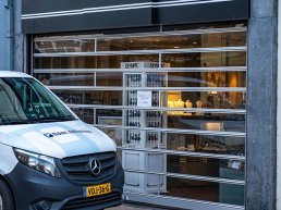 Inbraak bij juwelier in Smeepoortstraat, daders vluchten in Volkswagen Golf